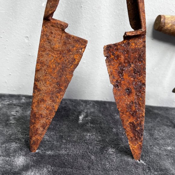 Vintage Antique Sheep Shears Corkscrew Wine Bottle Opener Wood Metal Rusty Decor - Picture 3 of 10